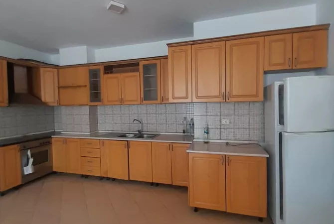 Shtepi me qera 2+1 ne Tirane - 400 Euro