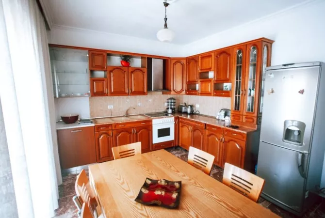 Shtepi me qera 3+1 ne Tirane - 650 Euro