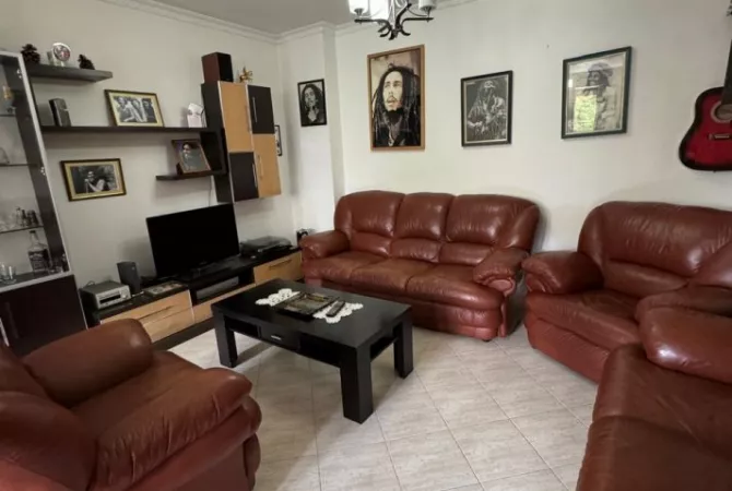 Shtepi me qera 2+1 ne Tirane - 650 Euro