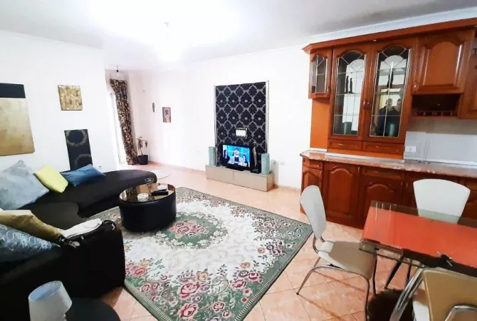 Shtepi me qera 2+1 ne Tirane - 700 Euro