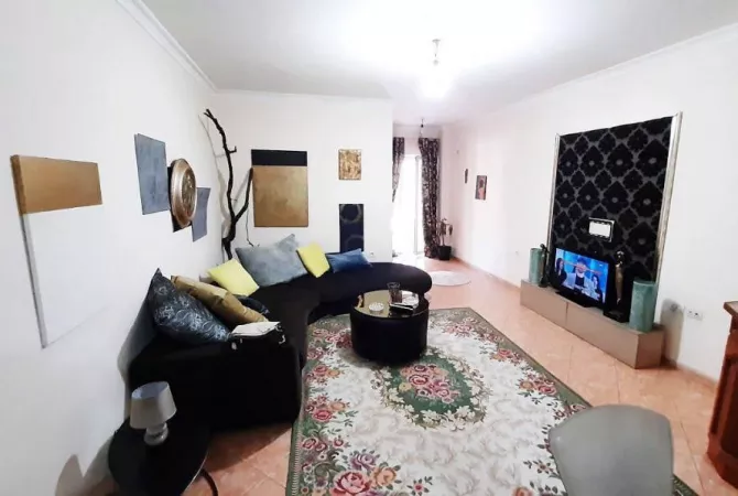 Shtepi me qera 2+1 ne Tirane - 700 Euro