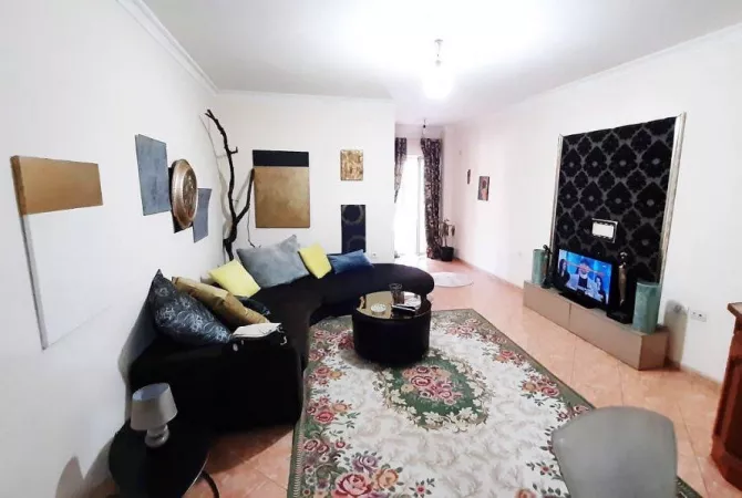 Shtepi me qera 2+1 ne Tirane - 700 Euro