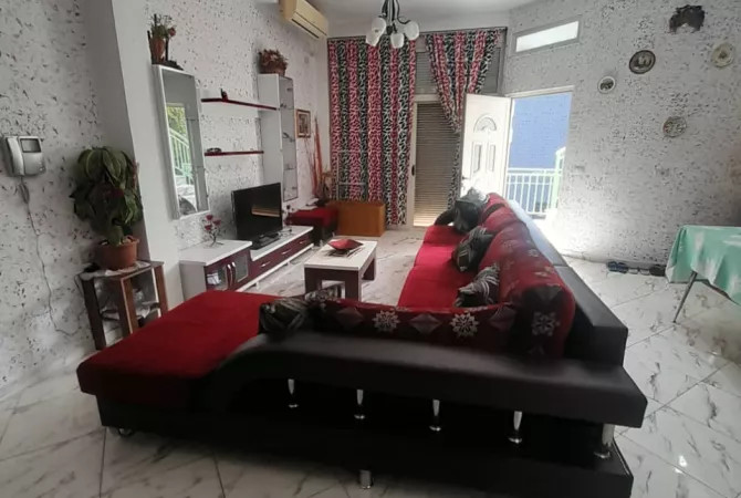 Shtepi me qera Shtepi Private ne Tirane, 1+1, Mobilimi E mobiluar, Pagesa 450  Euro.