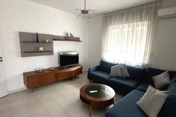 Shtepi me qera 2+1 ne Tirane - 650 Euro