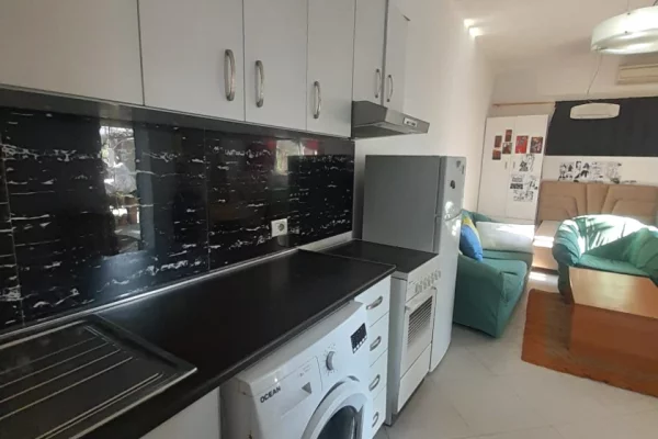 Shtepi me qera Garsoniere ne Tirane - 300 Euro