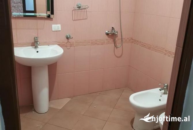 Shtepi me qera Shtepi Private ne Tirane, 2+1, Mobilimi Bosh, pa mobiluar, Pagesa 35,000  Leke.