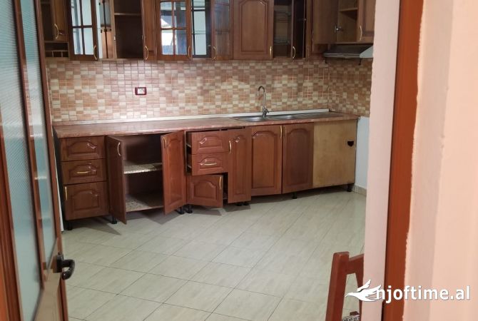 Casa in affitto 2+1 a Tirana - 35,000 Leke