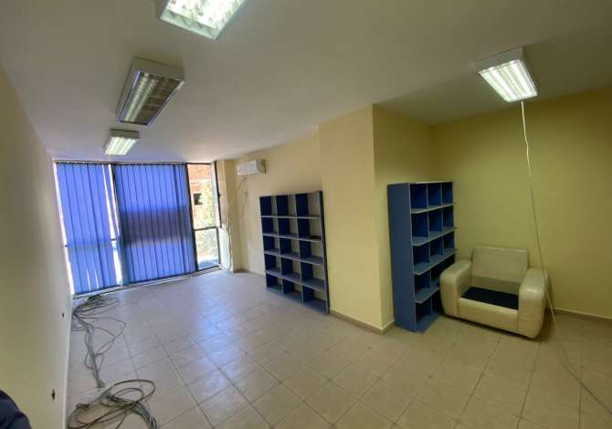 Ambient biznesi me qera 3+1 ne Tirane - 30,000 Leke