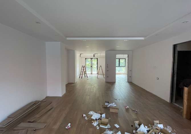 Ambient biznesi me qera 3+1 ne Tirane - 2,500 Euro
