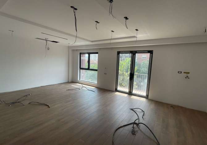 Jepet Ambient Biznesi me Qira Duplex tek 21 Dhjetori/Tirana Garden Building.