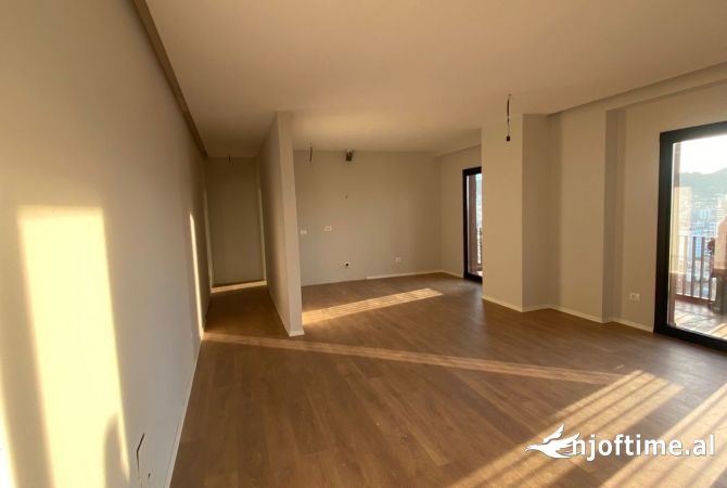 Ambient biznesi me qera 3+1 ne Tirane - 1,600 Euro
