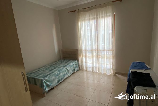 Shtepi me qera 7+1 ne Tirane - 1,600 Euro