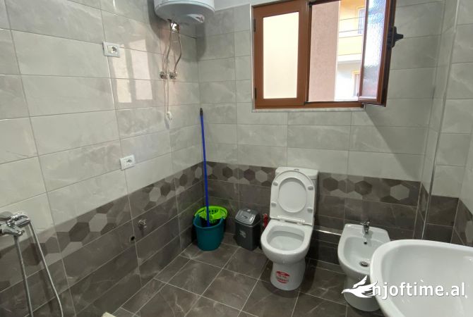 Shtepi me qera Shtepi Private ne Tirane, 7+1, Mobilimi Pjeserisht e mobiluar, Pagesa 1,600  Euro.