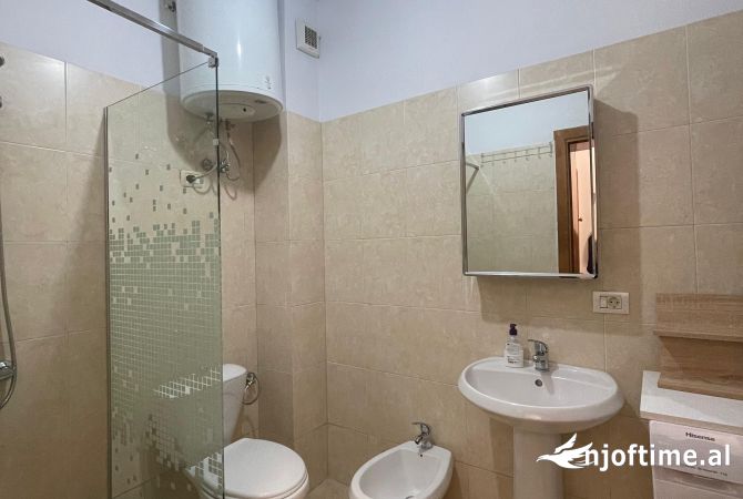 Shtepi me qera Apartament ne Tirane, 2+1, Mobilimi E mobiluar, Pagesa 700  Euro.