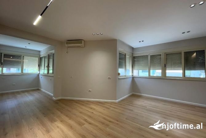 Ambient biznesi me qera 3+1 ne Tirane - 500 Euro