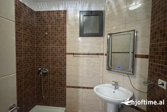Shtepi ne shitje Apartament ne Tirane, 2+1, Mobilimi E mobiluar, Pagesa 145,000  Euro.
