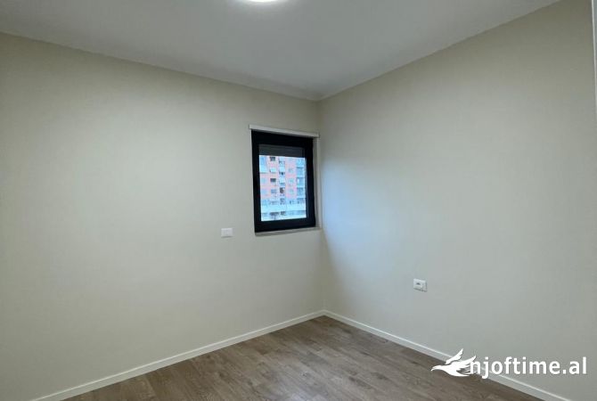 Shtepi ne shitje Apartament ne Tirane, 2+1, Mobilimi Bosh, pa mobiluar, Pagesa 135,000  Euro.