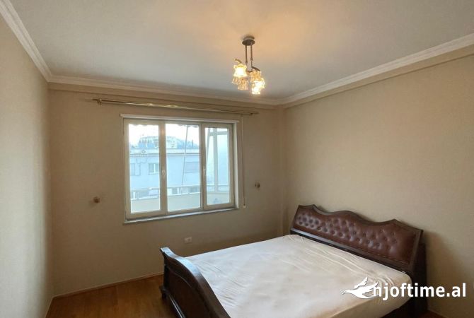 Shtepi ne shitje Apartament ne Tirane, 2+1, Mobilimi E mobiluar, Pagesa 310,000  Euro.