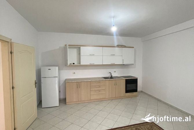 Shtepi me qera 2+1 ne Tirane - 400 Euro
