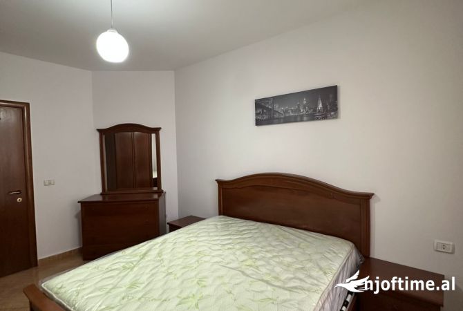 Shtepi me qera 2+1 ne Tirane - 650 Euro