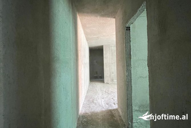 Shtepi ne shitje Apartament ne Tirane, 2+1, Mobilimi Bosh, pa mobiluar, Pagesa 212,000  Euro.