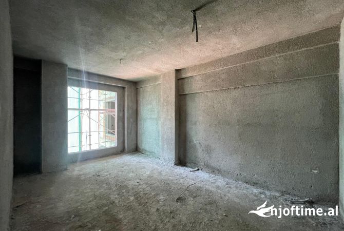 Shtepi ne shitje Apartament ne Tirane, 2+1, Mobilimi Bosh, pa mobiluar, Pagesa 212,000  Euro.