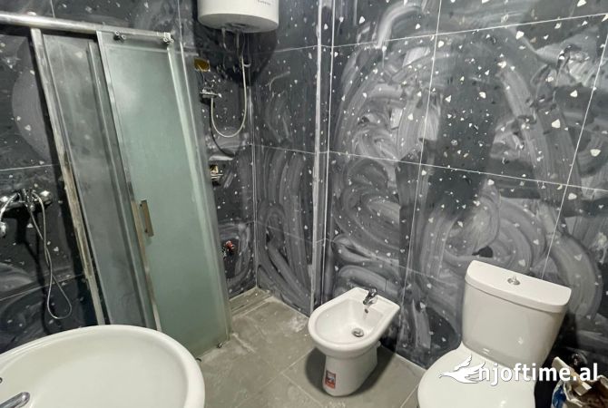 Shtepi ne shitje Apartament ne Tirane, 2+1, Mobilimi E mobiluar, Pagesa 150,000  Euro.