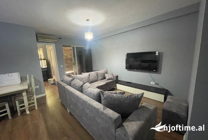 Shtepi ne shitje Apartament ne Tirane, 2+1, Mobilimi E mobiluar, Pagesa 150,000  Euro.
