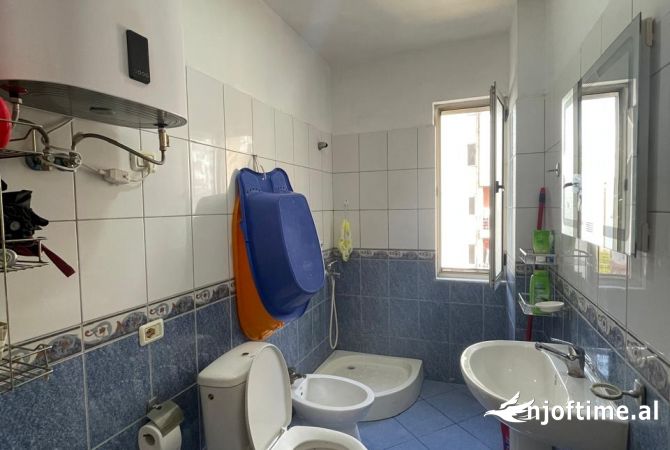 Shtepi me qera Apartament ne Tirane, 2+1, Mobilimi E mobiluar, Pagesa 450  Euro.