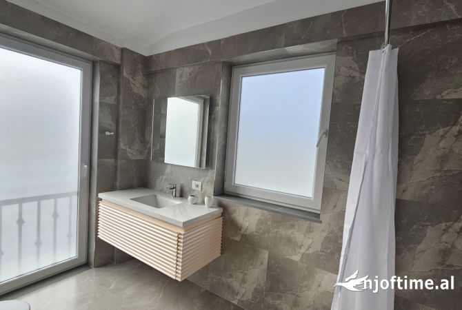 Shtepi me qera Vila Luksoze ne Tirane, 3+1, Mobilimi E mobiluar, Pagesa 2,500  Euro.