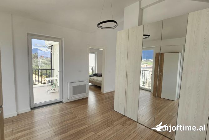 Shtepi me qera 3+1 ne Tirane - 2,500 Euro