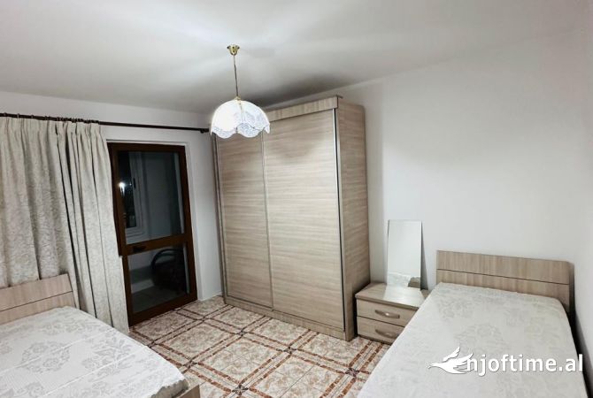 Shtepi me qera Apartament ne Tirane, 3+1, Mobilimi E mobiluar, Pagesa 600  Euro.
