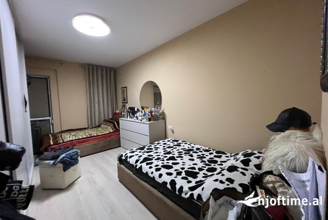 Shtepi ne shitje Apartament ne Tirane, 2+1, Mobilimi E mobiluar, Pagesa 195,000  Euro.