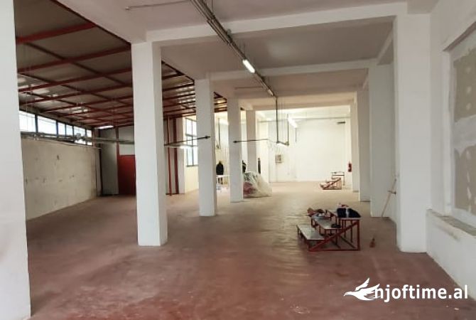 Ambient biznesi me qera 4+1 ne Tirane - 1,400 Euro