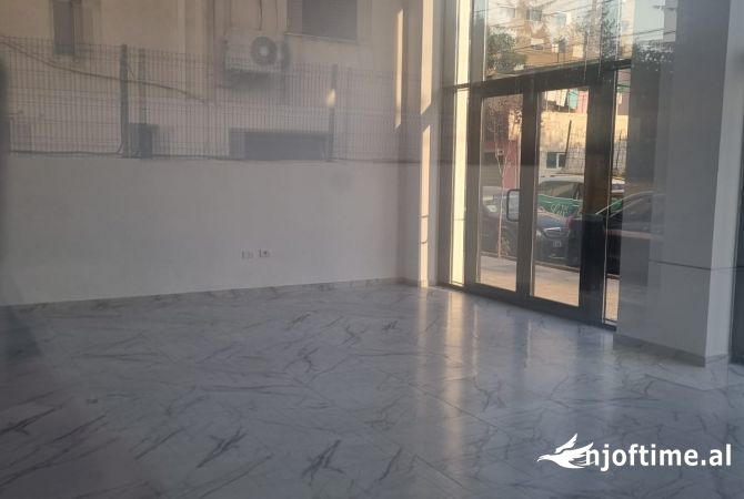 Ambient biznesi me qera 3+1 ne Tirane - 1,200 Euro