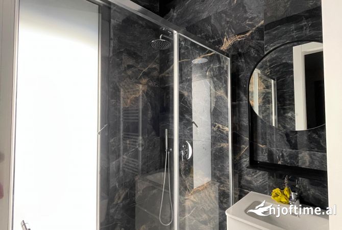 Shtepi me qera 2+1 ne Tirane - 1,400 Euro