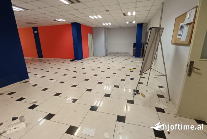 Ambient biznesi me qera 3+1 ne Tirane - 3,000 Euro
