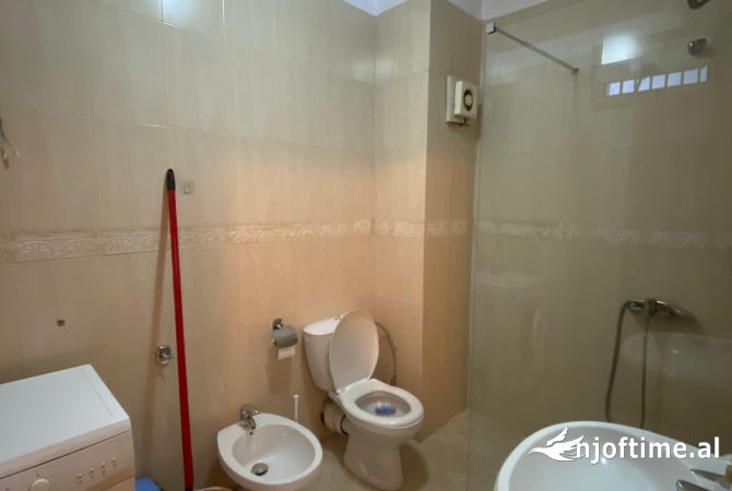 Shtepi me qera Apartament ne Tirane, 1+1, Mobilimi E mobiluar, Pagesa 550  Euro.