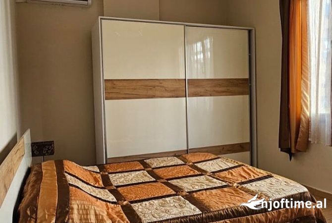 Shtepi me qera Apartament ne Tirane, 3+1, Mobilimi E mobiluar, Pagesa 1,400  Euro.