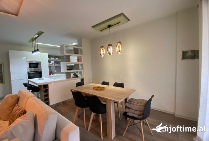 Shtepi me qera 3+1 ne Tirane - 1,200 Euro