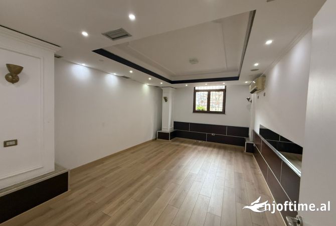 Ambient biznesi me qera 3+1 ne Tirane - 1,500 Euro
