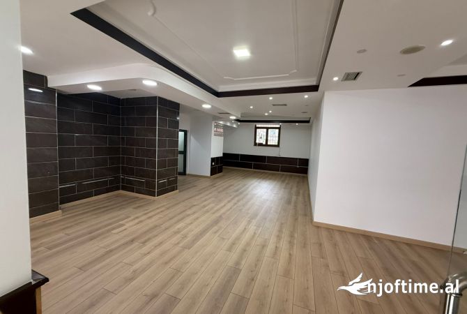 Ambient biznesi me qera 3+1 ne Tirane - 1,500 Euro