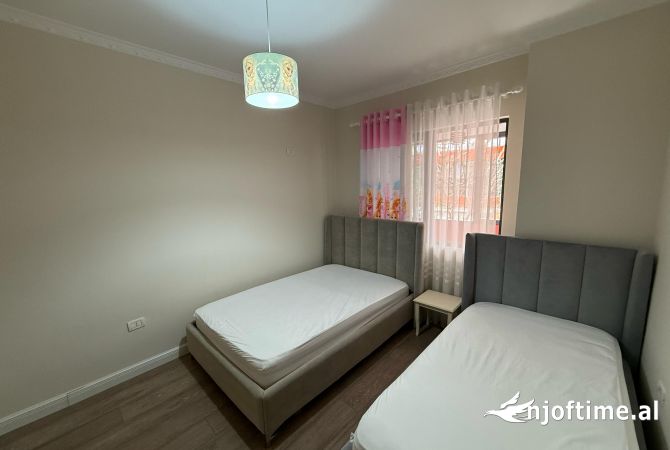 Shtepi ne shitje Apartament ne Tirane, 2+1, Mobilimi E mobiluar, Pagesa 156,000  Euro.