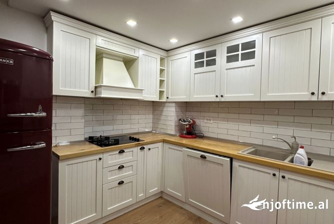 Shtepi me qera 2+1 ne Tirane - 800 Euro