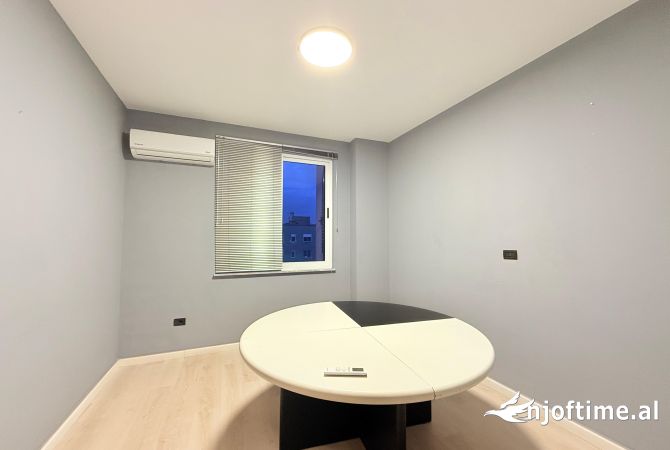 Ambient biznesi me qera 3+1 ne Tirane - 900 Euro