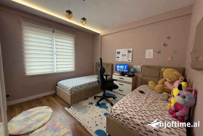 Shtepi ne shitje Apartament ne Tirane, 3+1, Mobilimi E mobiluar, Pagesa 250,000  Euro.