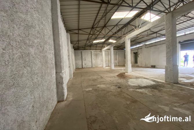 Ambient biznesi me qera 4+1 ne Tirane - 1,300 Euro