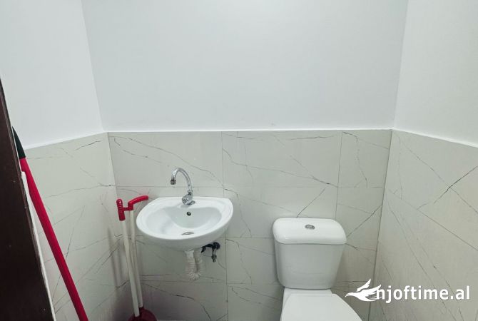 Ambient biznesi me qera 3+1 ne Tirane - 350 Euro
