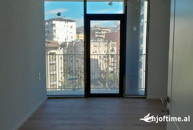 Ambient biznesi me qera 3+1 ne Tirane - 2,000 Euro
