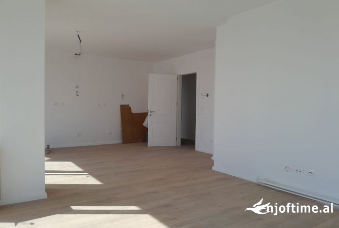 Ambient biznesi me qera 3+1 ne Tirane - 2,000 Euro